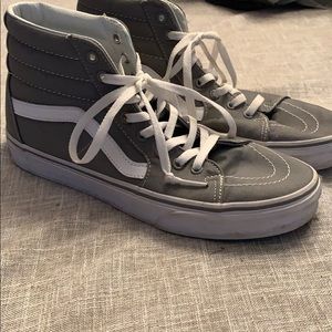 Men’s grey high top vans
